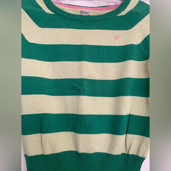 American Eagle - Green 🦖Cream Crew neck women’s top - size Small - Picture 8 of 10